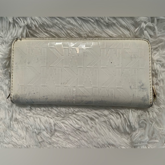 Michael Kors White Patent Leather Cindy Dome Satchel & Wallet - Picture 13 of 16